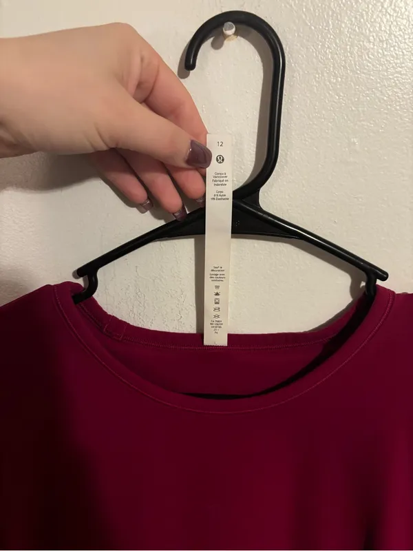 Lululemon tee - magenta color - Image 4