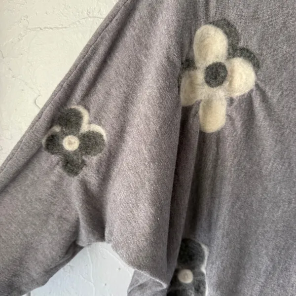 Aaeda Gray Floral Fuzzy‎ Appliqué Sweater Top XL Drop Shoulder Soft Cozy - Image 4