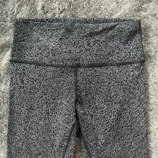 Lululemon Wunder Under Hi-Rise 1/2 Tight Sz 8 - Image 5
