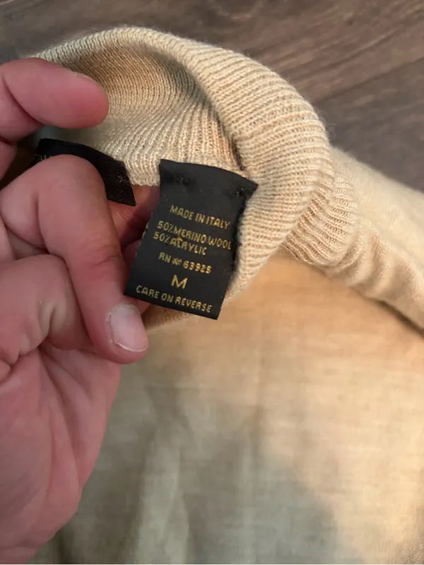 Fenzia made in Italy Turtleneck Sweater in Light Beige medium - Image 3
