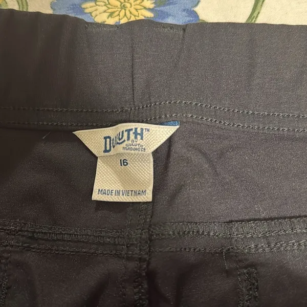 Duluth Dry on the fly 10” cargo black woman plus size 16 shorts - Image 8