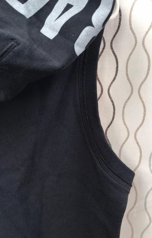 Under Armour Sleveless Hoodie - Image 7