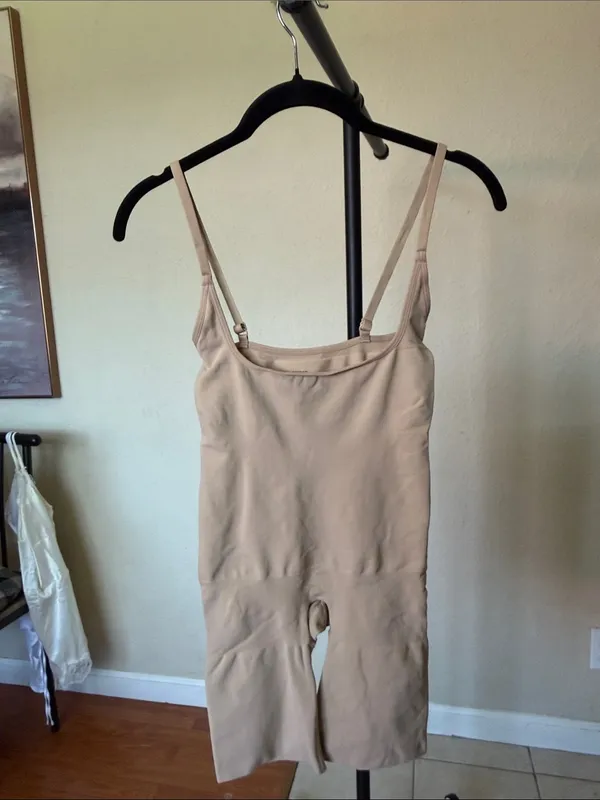 SKIMS Seamless Sculpt Open Bust Shortie Bodysuit NWOT size M sienna - Image 6