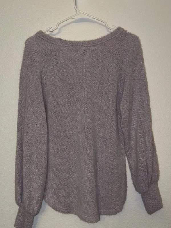 Hollister Lilac Purple Fuzzy V Neck Sweater Small Long Sleeve Balloon Cuffs - Image 2