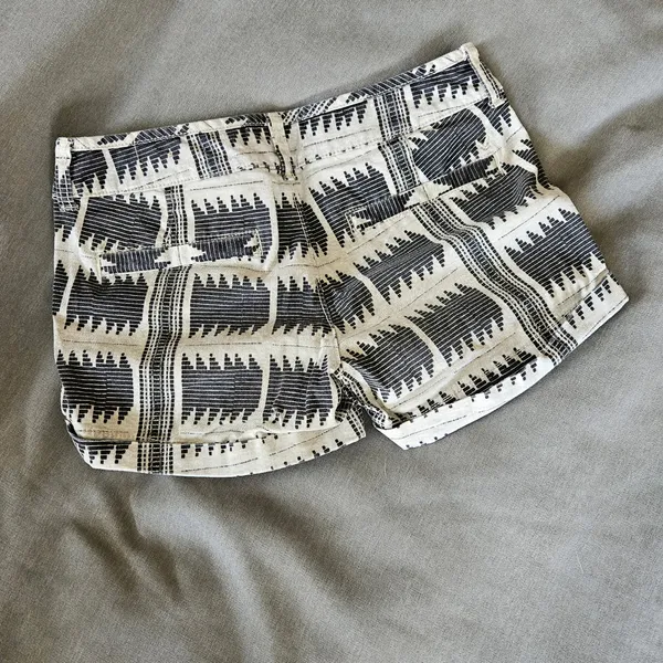 American Eagle Cotton Shorts Tan & Black Print Size 00 - Image 2