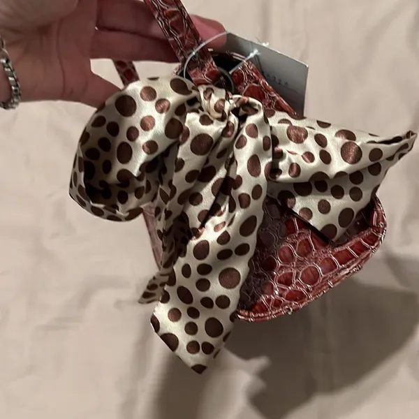 NWT Comely brown faux alligator handbag polka dot scarf that matches the lining - Image 4