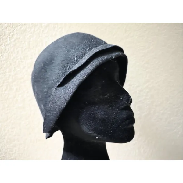 Kimchi Blue Felted Wool Hat Women One Size Black Pleated Flower Rosette Cloche - Image 6