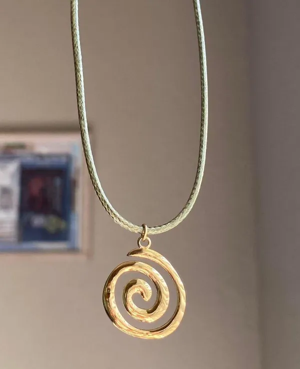 Handmade gold tone stainless steel spiral swirl uzumaki funky boho grunge style necklace🌀 - Image 2