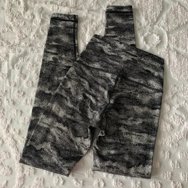 Lululemon Women’s 2 Wunder Under High-Rise Tight 28" Misted Jacquard Black White - Image 4