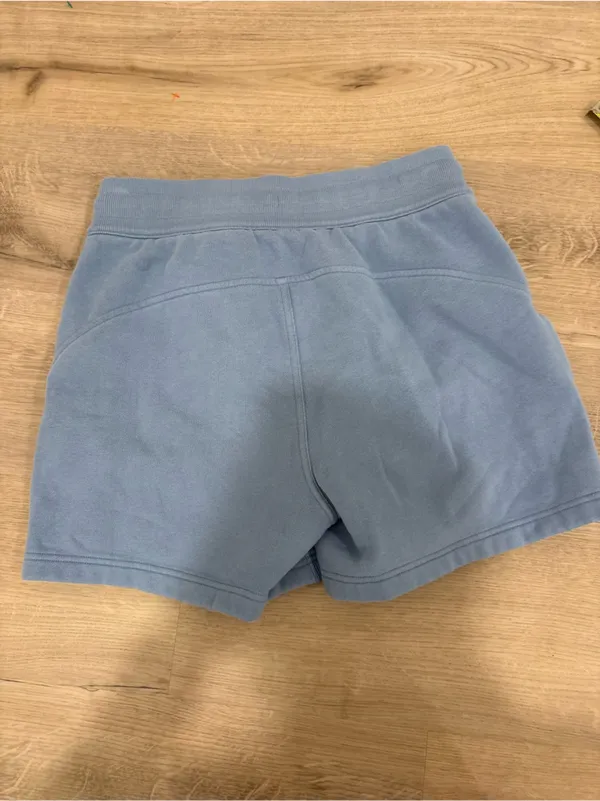 Lululemon Scuba High Rise Shorts size 6 - Image 4
