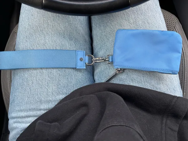 Lulu key chain blue - Image 2