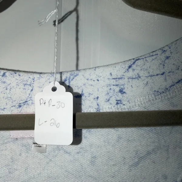 Pink Lilly Blue And White Splatter‎ Pullover Top Size L - Image 2