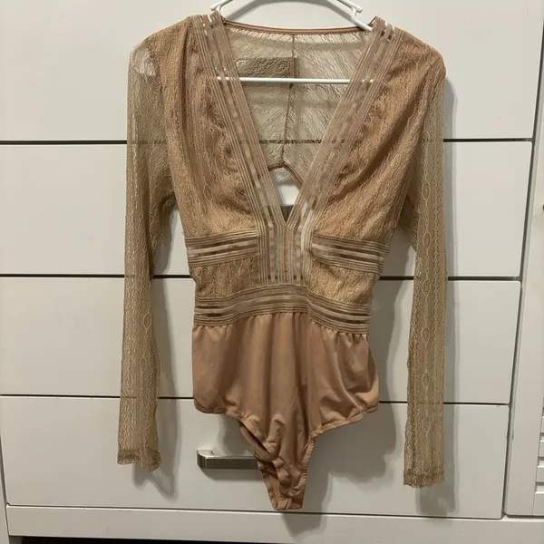 Lulu’s Casita Beige Sheer Lace Long Sleeve Bodysuit - Image 4