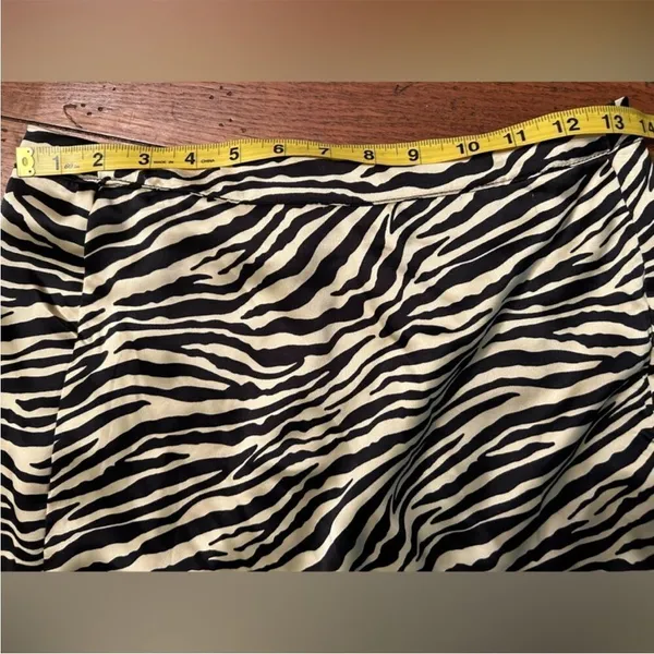 NWT sincerely Jules zebra print‎ skirt M - Image 4