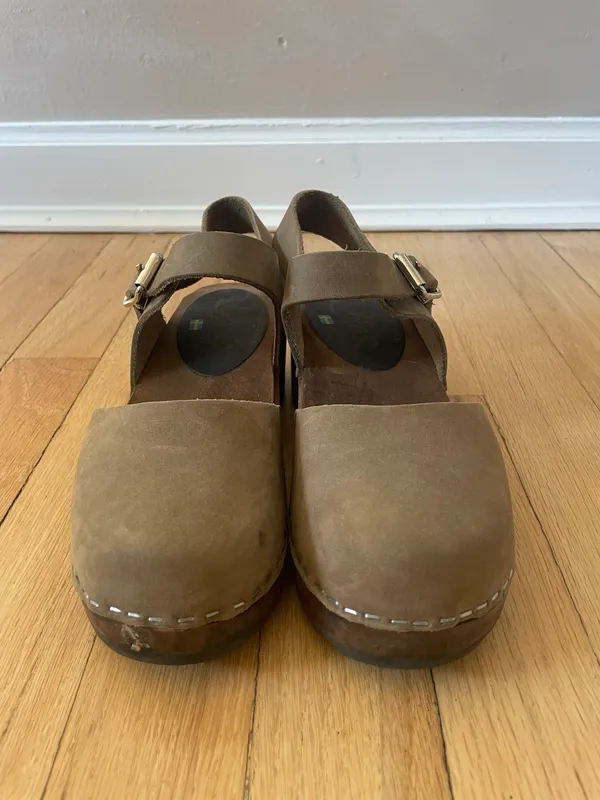 Lotta Low Wood Clogs In Taupe Oiled Nubuck - Image 4