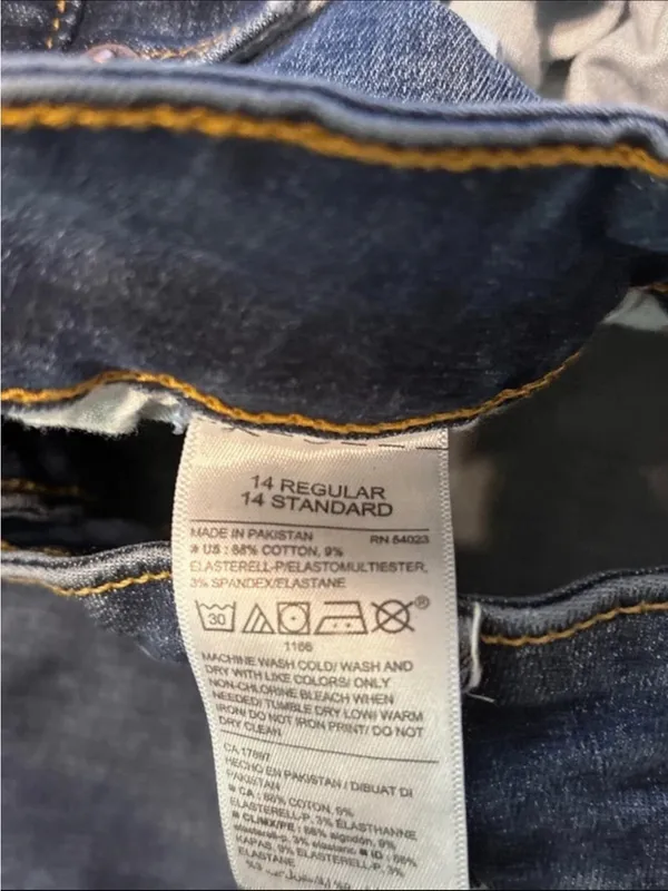 Old Navy rockstar built-in sculpt jeans size 14 regular raw edge hem - Image 2