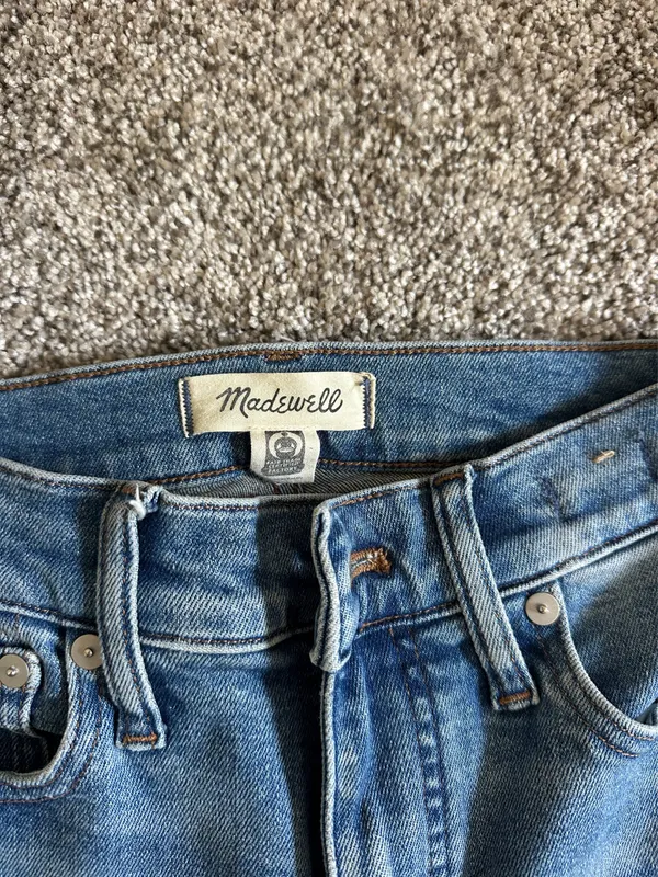Madewell Jeans Mid-Rise Kick Out Crop - Image 3
