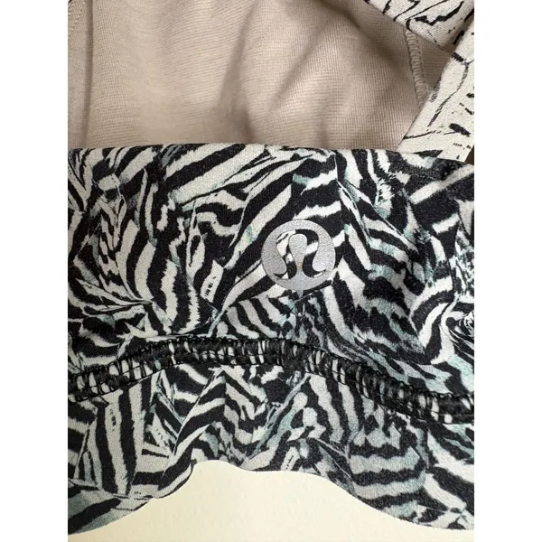 Lululemon Energy Bra Size 4‎ Grey Black Zebra Print Strappy Back Sports Bra - Image 3