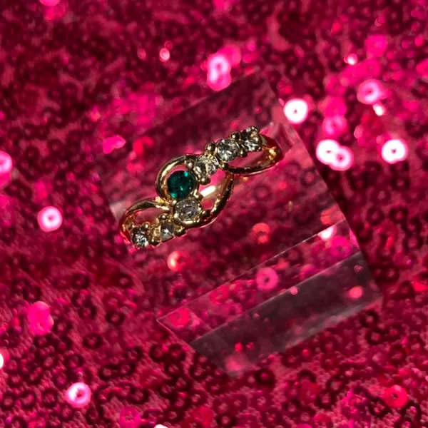 Boutique Womens Ring Size 7 Gold Jewelry Emerald Green Crystal Silver Encrusted Bling Y2K - Image 6