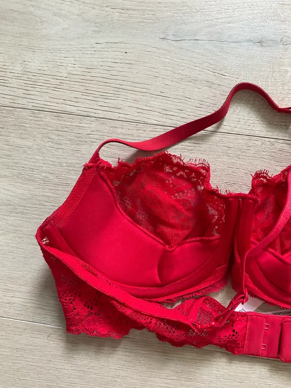 Victoria's Secret Bra - Image 11