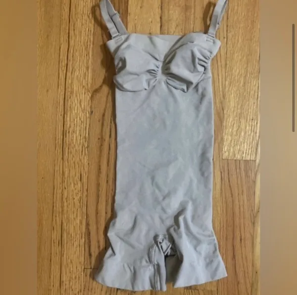 SKIMS Strapless Sculpting Shortie Bodysuit - Image 3