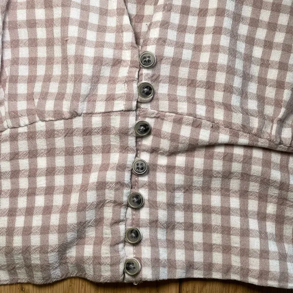 Urban Outfitters Tan and White Checkered Cropped V-Neck Top - Image 4
