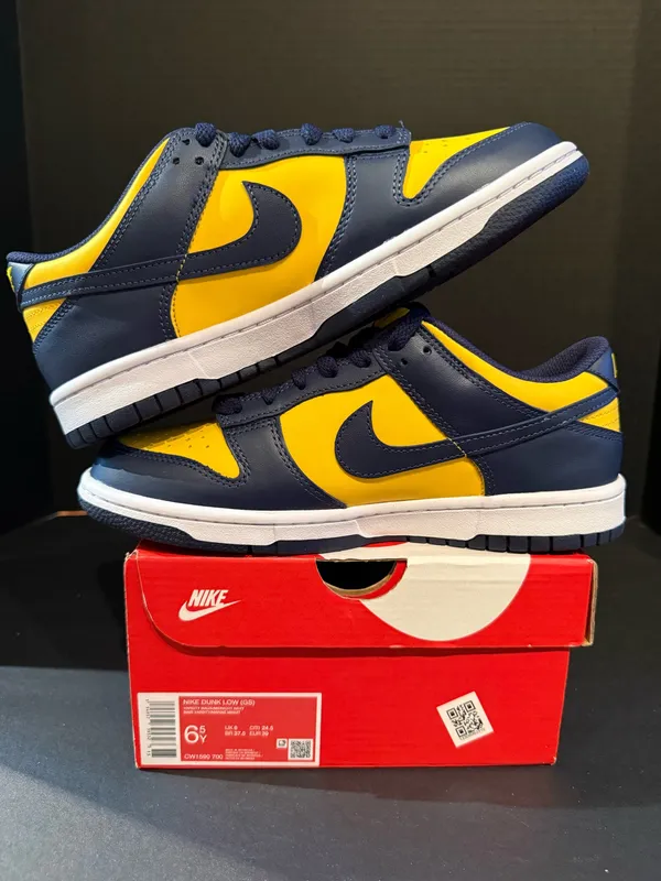 Nike Dunk Michigan 8W/6.5M - Image 2