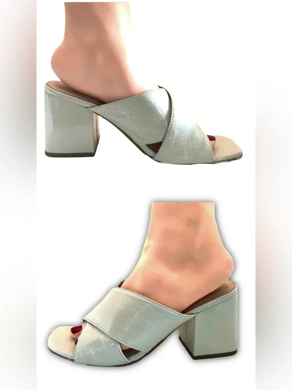 Kate Spade Beige Patent Leather Criss-Cross Vamp Slide Block Heel Shoes (6.5) - Image 7