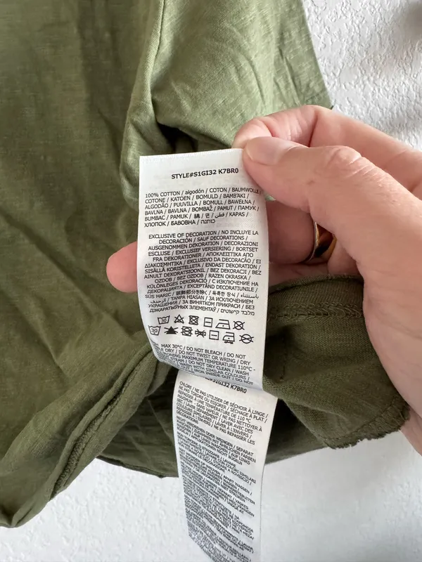 Guess Cropped Short Sleeve Tee L Green - Image 4
