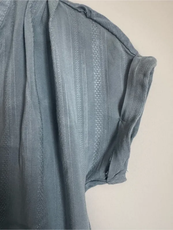 Universal Threads Blue Short Sleeve Tie Front High Low Blouse Top Size XS - Image 4
