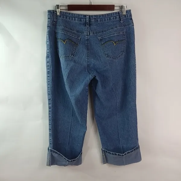 Bill Blass 32 Medium Wash Stretch Capri Jeans - Image 2