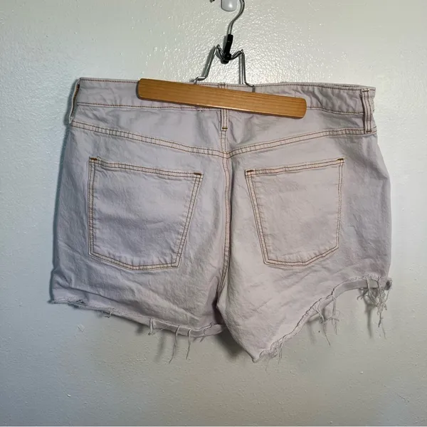 Universal Thread Women's 14/32 High-Rise Vintage‎ Midi Jean Shorts White Stretch - Image 10