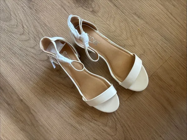 Brash Women's White Ankle-Strap Dress Flats size 7.5 w new - Image 5