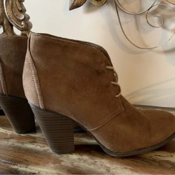 Hot Tomato Women's Ankle Wedge Bootie Size 9 Brown - Image 3