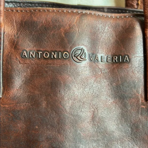 Antonio Valeria is a former Spacious Brown Leather Tote with Minimalist Design - Image 2