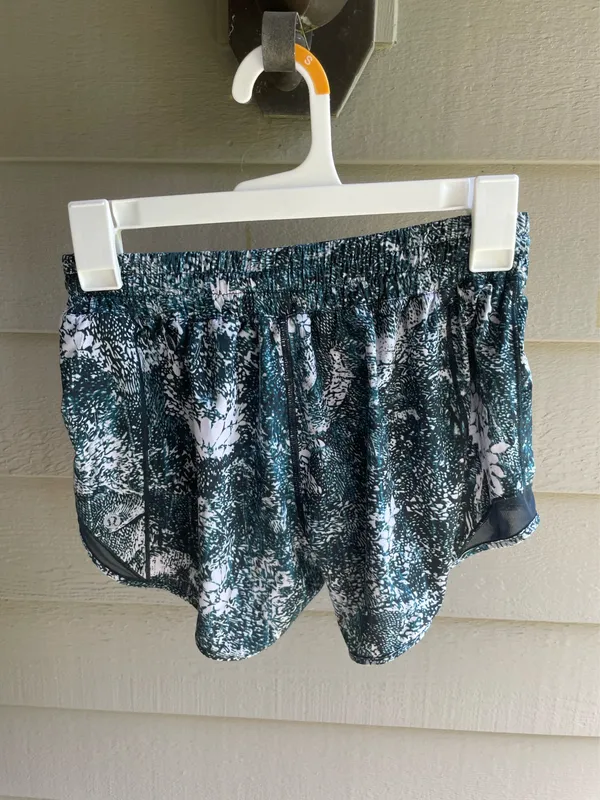 Lululemon Shorts Hotty Hot - Image 2