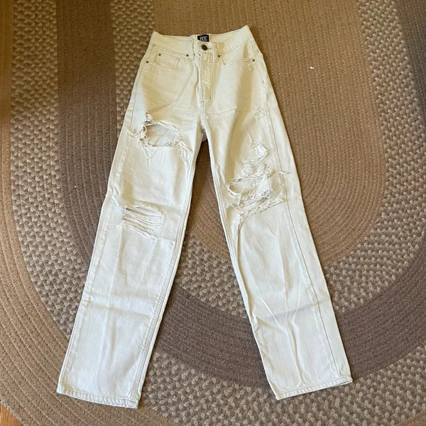 Urban Outfitters BDG High Rise Baggy White Jeans - Image 2