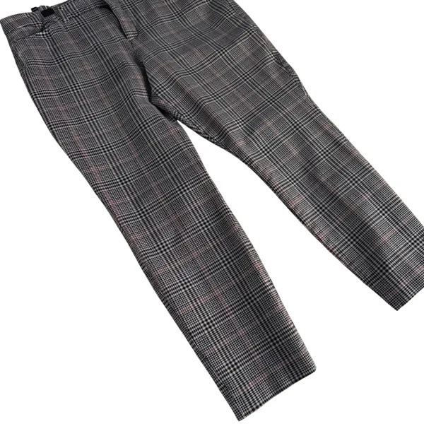 Old Navy grey & pink plaid houndstooth pixie pants - Image 4