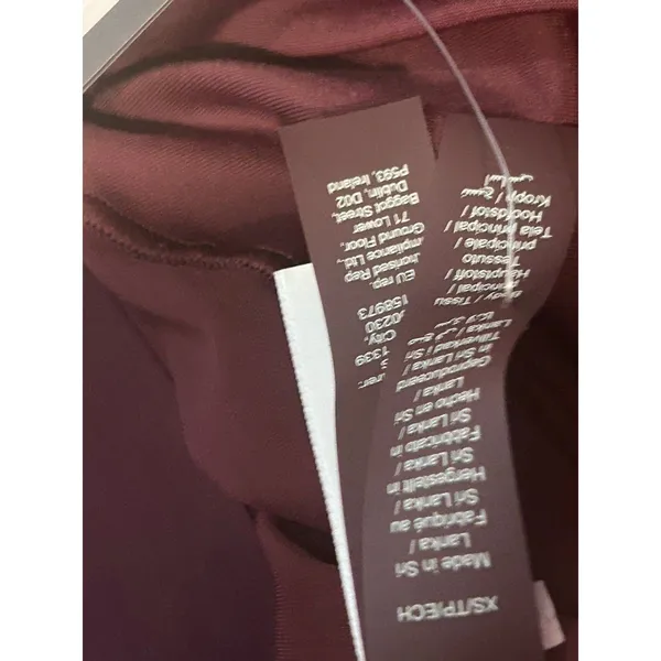 Nike x SKIMS Women's Shine Bonded Waist 5" Biker Short Currant XS new with tags - Image 4