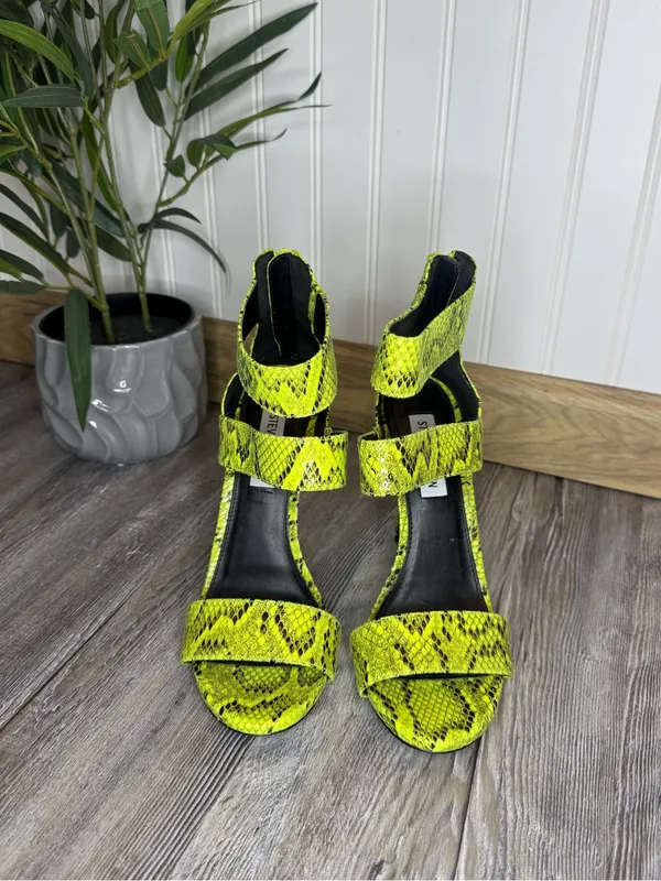 Steve Madden Mira Sandle Heels Neon Green Yellow Snake Print Ankle Strap Women 8 - Image 2