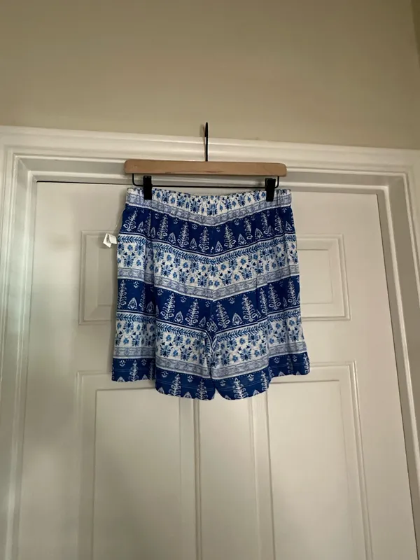 Joie Blue & White 2 pc shorts set - Image 9