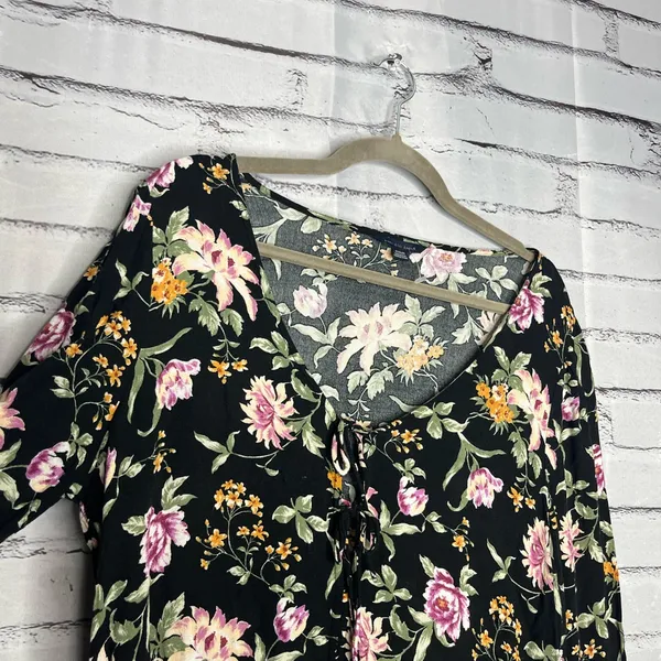 American Eagle Black Floral Tie-Front Blouse M Silky Viscose Resort Casual Top - Image 3