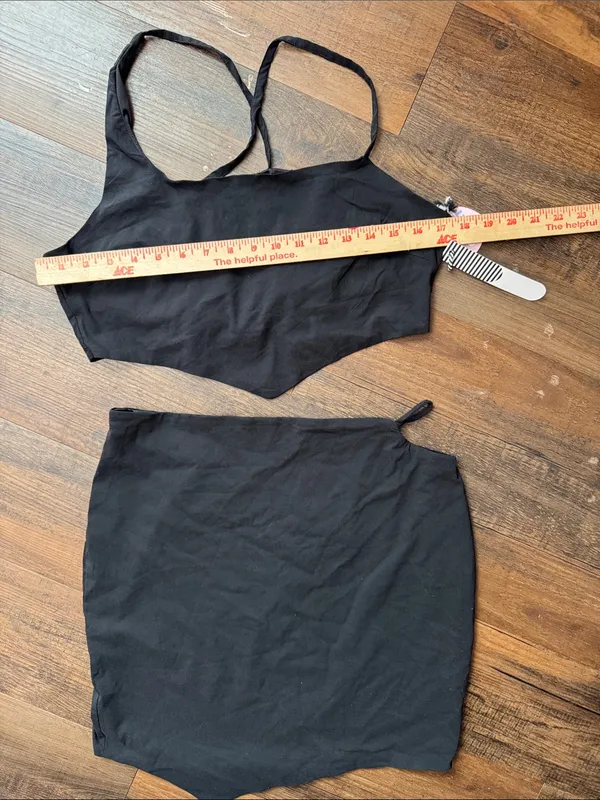 Story On 2 pieces set Black Mini Skirt — Chic Everyday Essential - Image 4