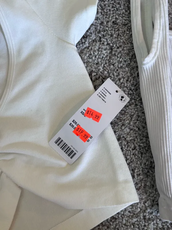 Urban Outfitters Crop tops - Image 4