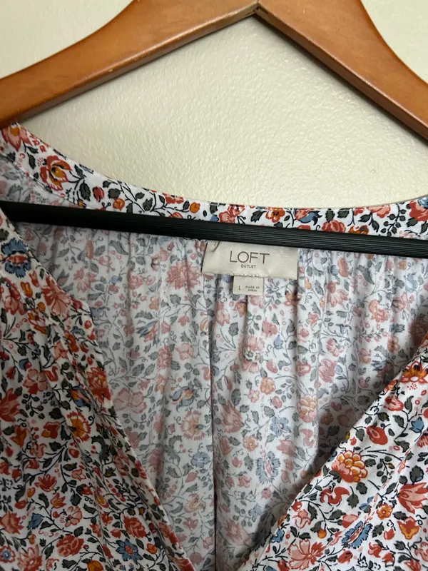 Loft outlet floral blouse (L) - Image 3