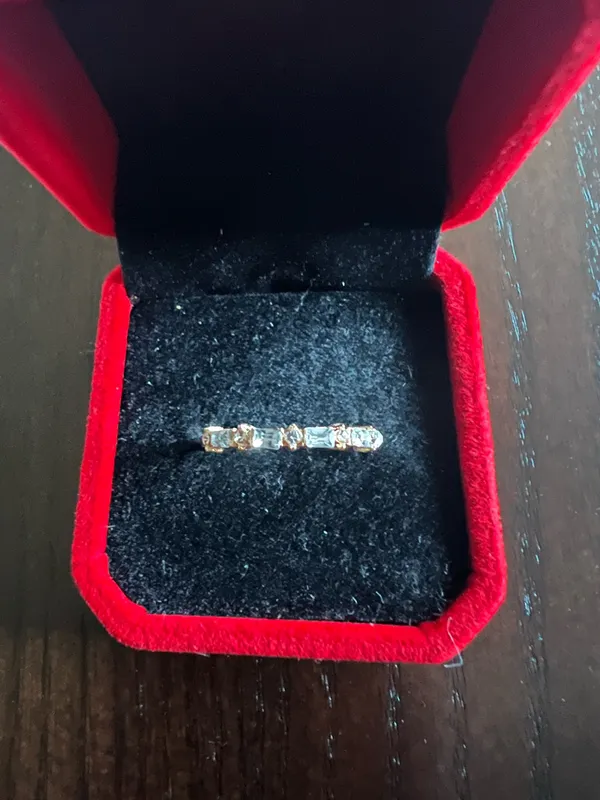 Women’s Gorgeous Rhinestones and Golden Ring Size 7 - Image 2