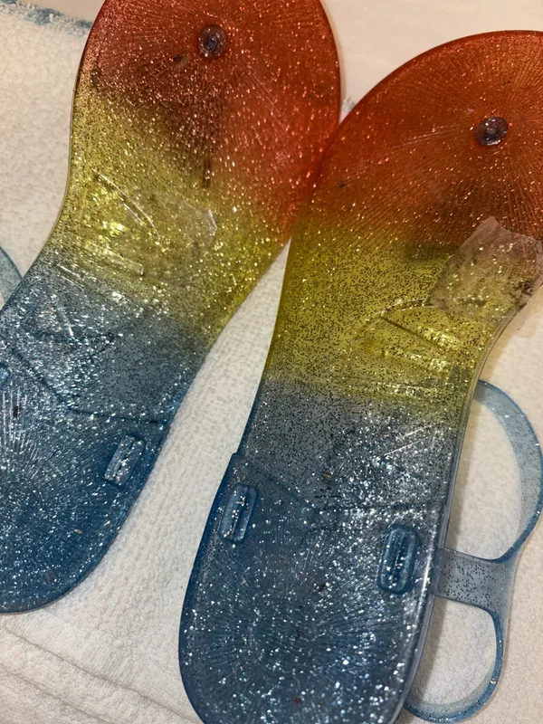 Betsey Johnson Tabby Glitter Ombre Jelly Sandals with Butterfly Accent Size 7 - Image 4