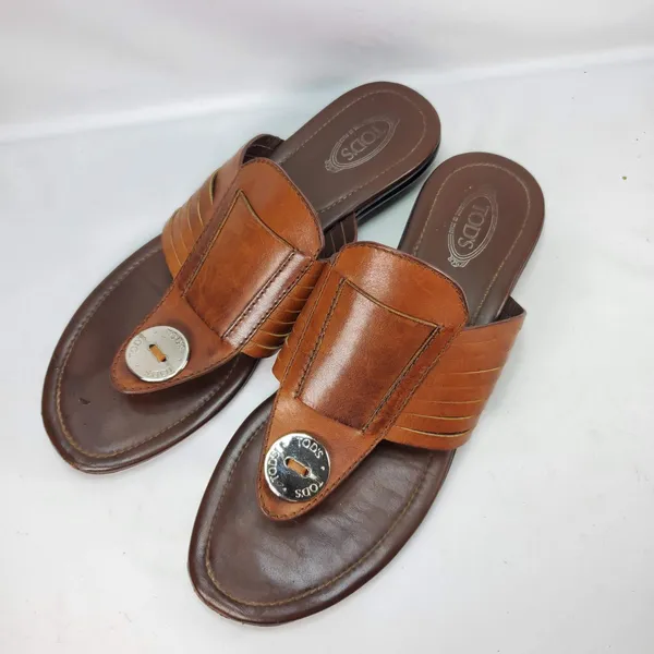 Tod's Thong Sandals Womens 10 Brown Leather Logo Medallion Italian Luxury Flat - Image 2