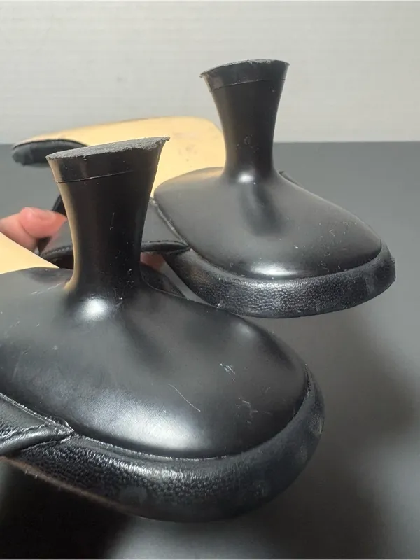 Black Kitten-Heel Thong Sandals - Image 8