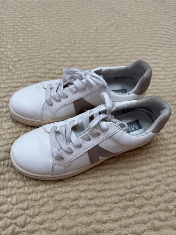 Share Women’s Mia Italia Low Top Sneaker Shoes Sz 8M White & Cream - Image 7
